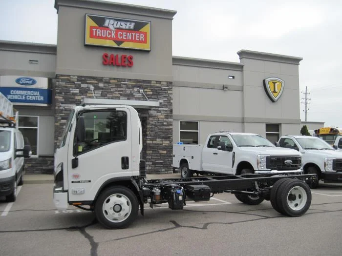 2025 Isuzu NRR - image 3