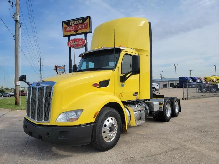 2021 Peterbilt 579 - image 2