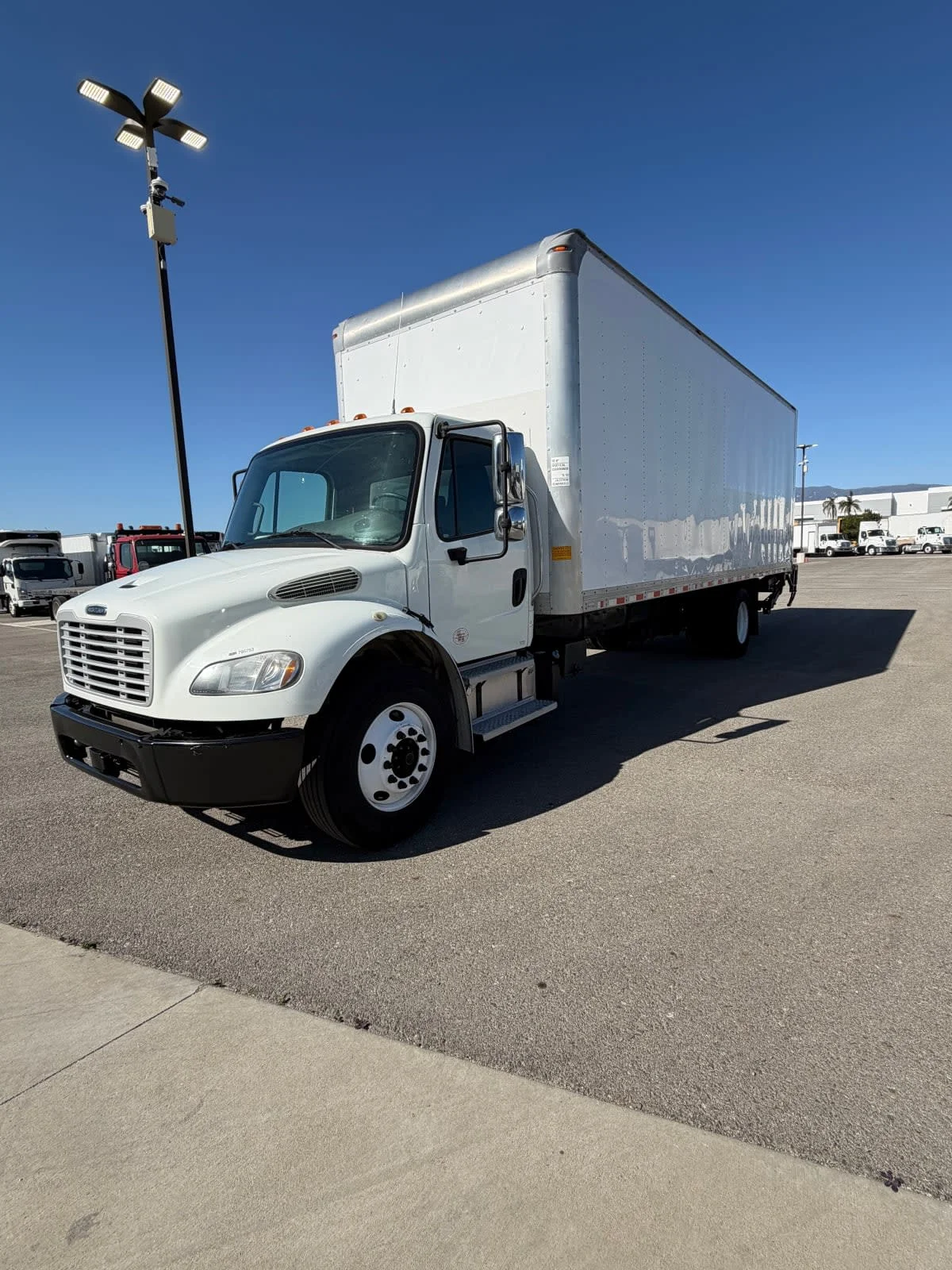 2018 Freightliner M2 106 in Fontana, CA — photo 3