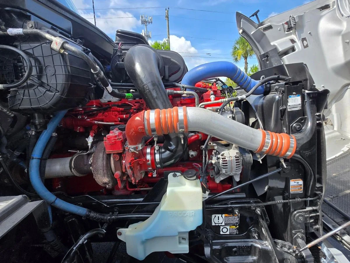 2023 Peterbilt 579 in Fort Lauderdale, FL — photo 15