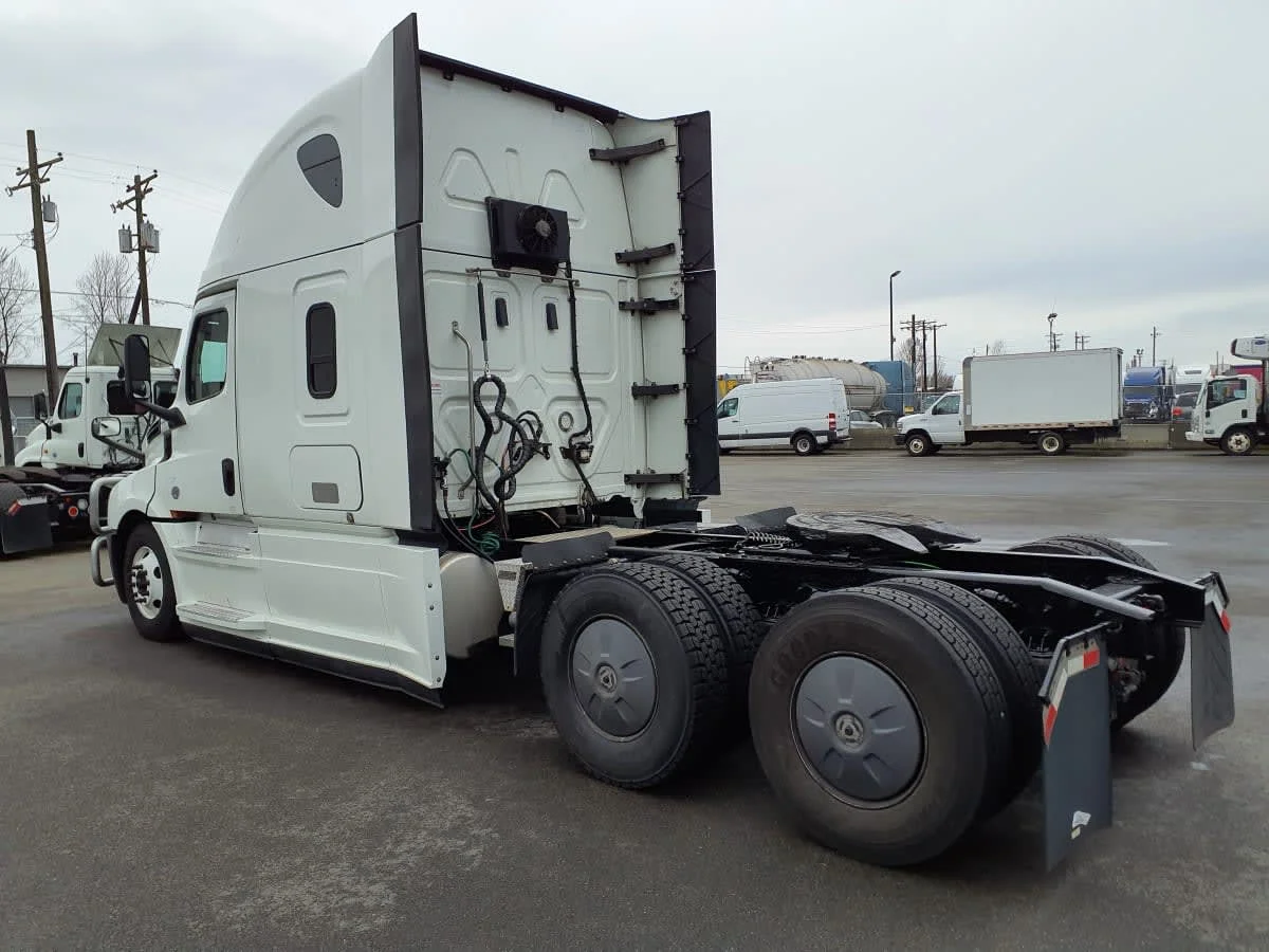 2020 Freightliner Cascadia in Tacoma, WA — photo 6