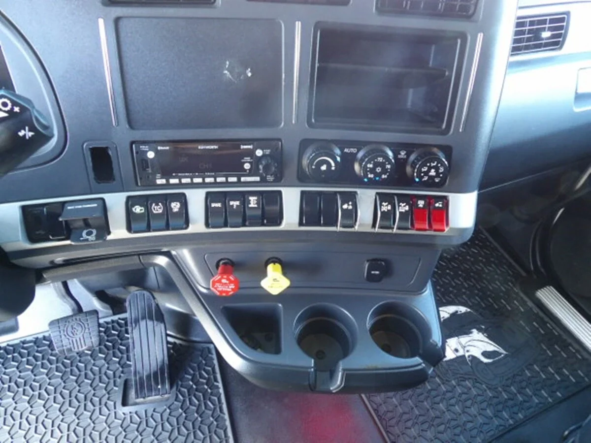 2023 Kenworth T680 - image 14