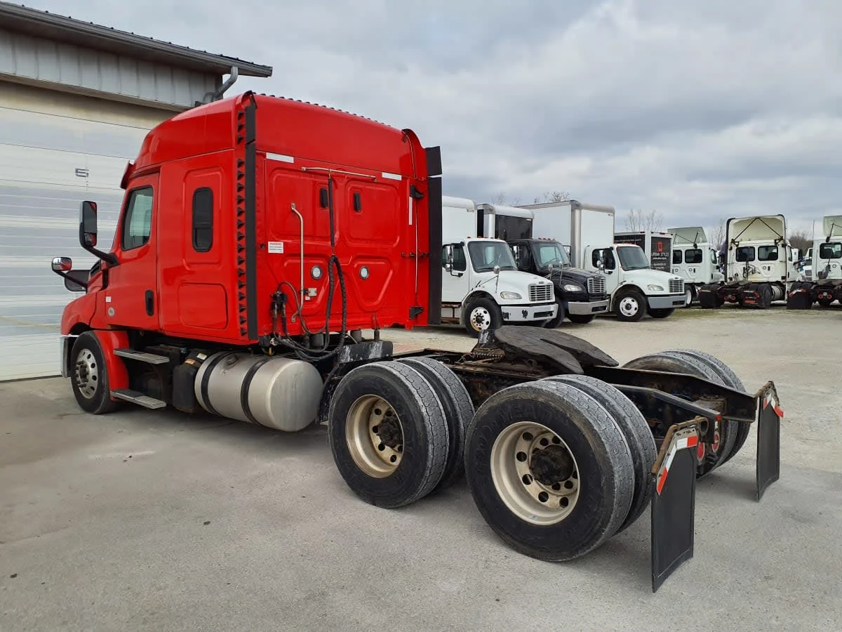 2019 Freightliner Cascadia in Indianapolis, IN — photo 6