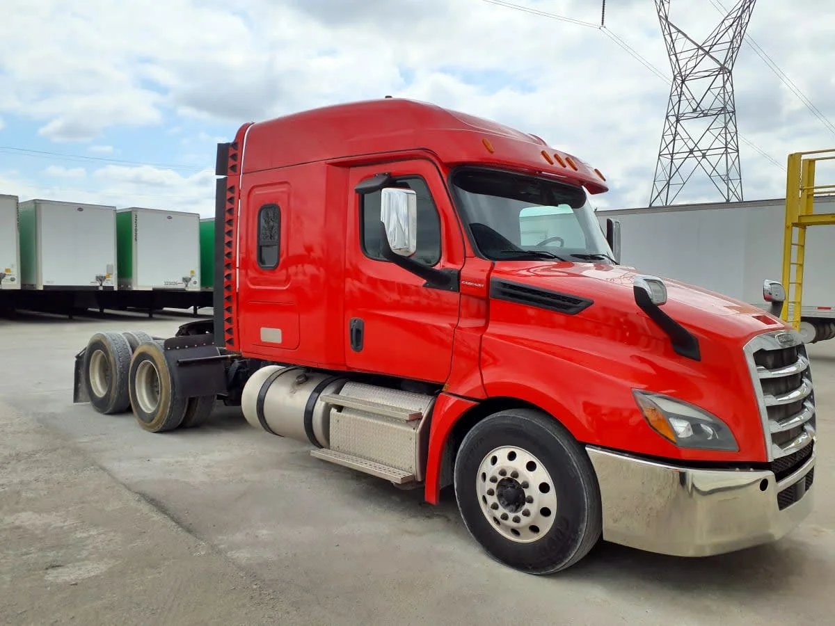 2019 Freightliner Cascadia in Indianapolis, IN — photo 3