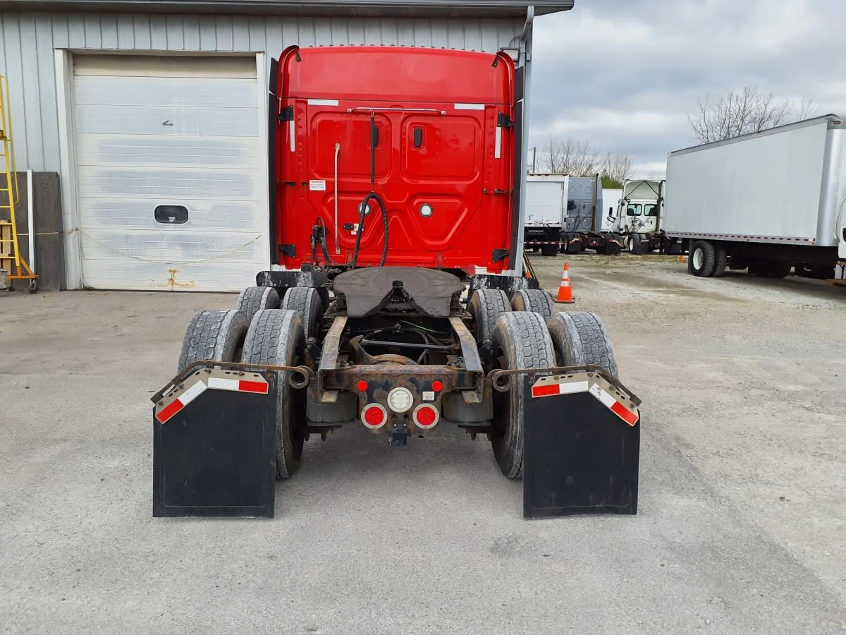 2019 Freightliner Cascadia in Indianapolis, IN — photo 5