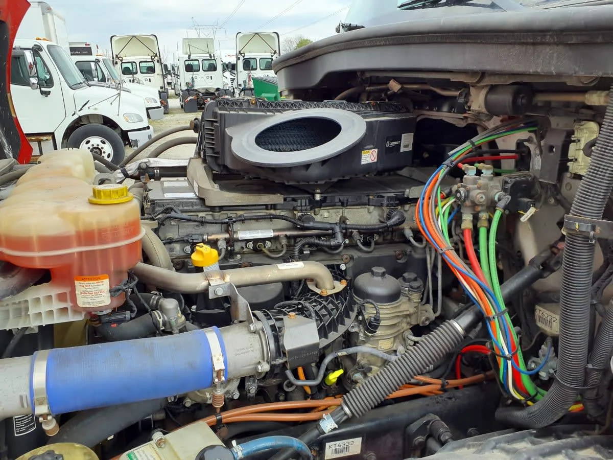 2019 Freightliner Cascadia in Indianapolis, IN — photo 9