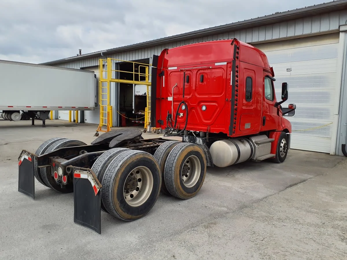 2019 Freightliner Cascadia in Indianapolis, IN — photo 4