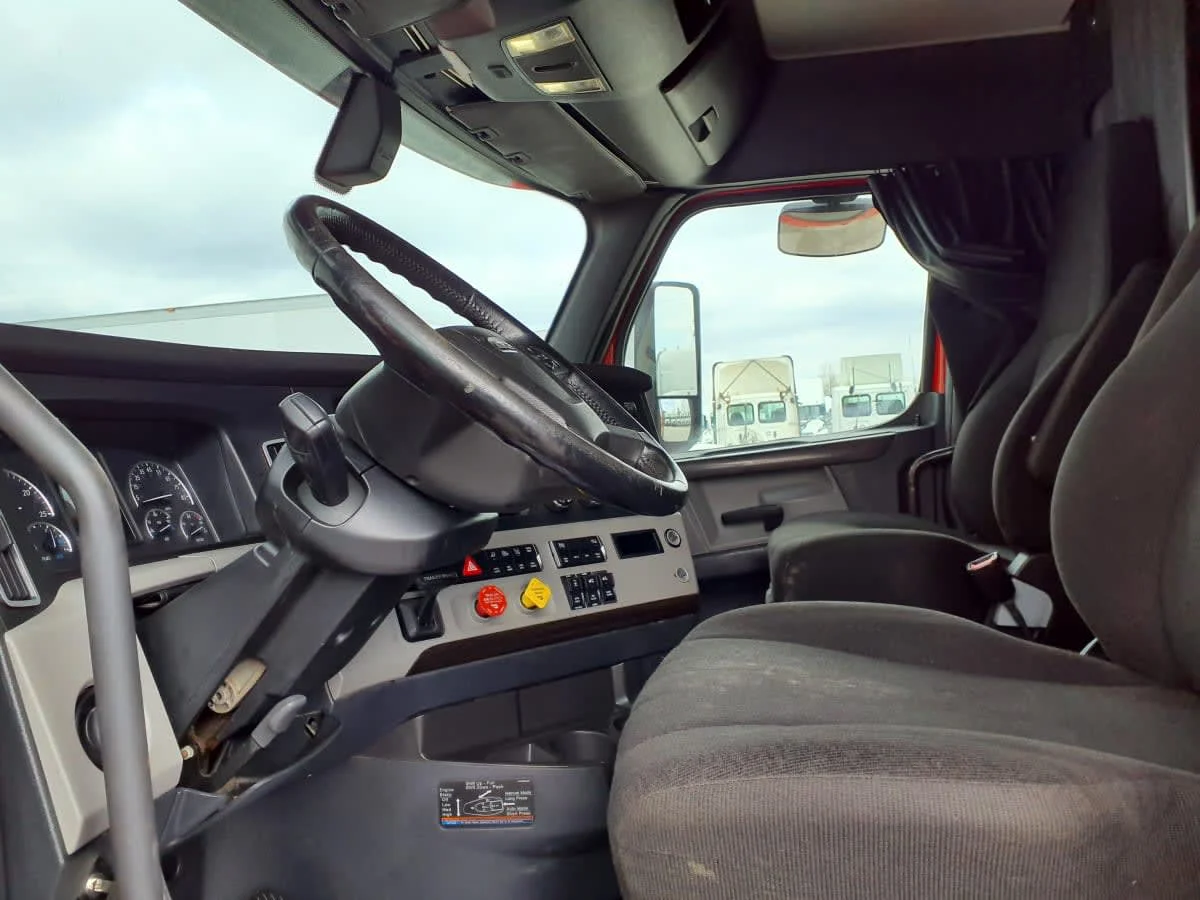 2019 Freightliner Cascadia in Indianapolis, IN — photo 7