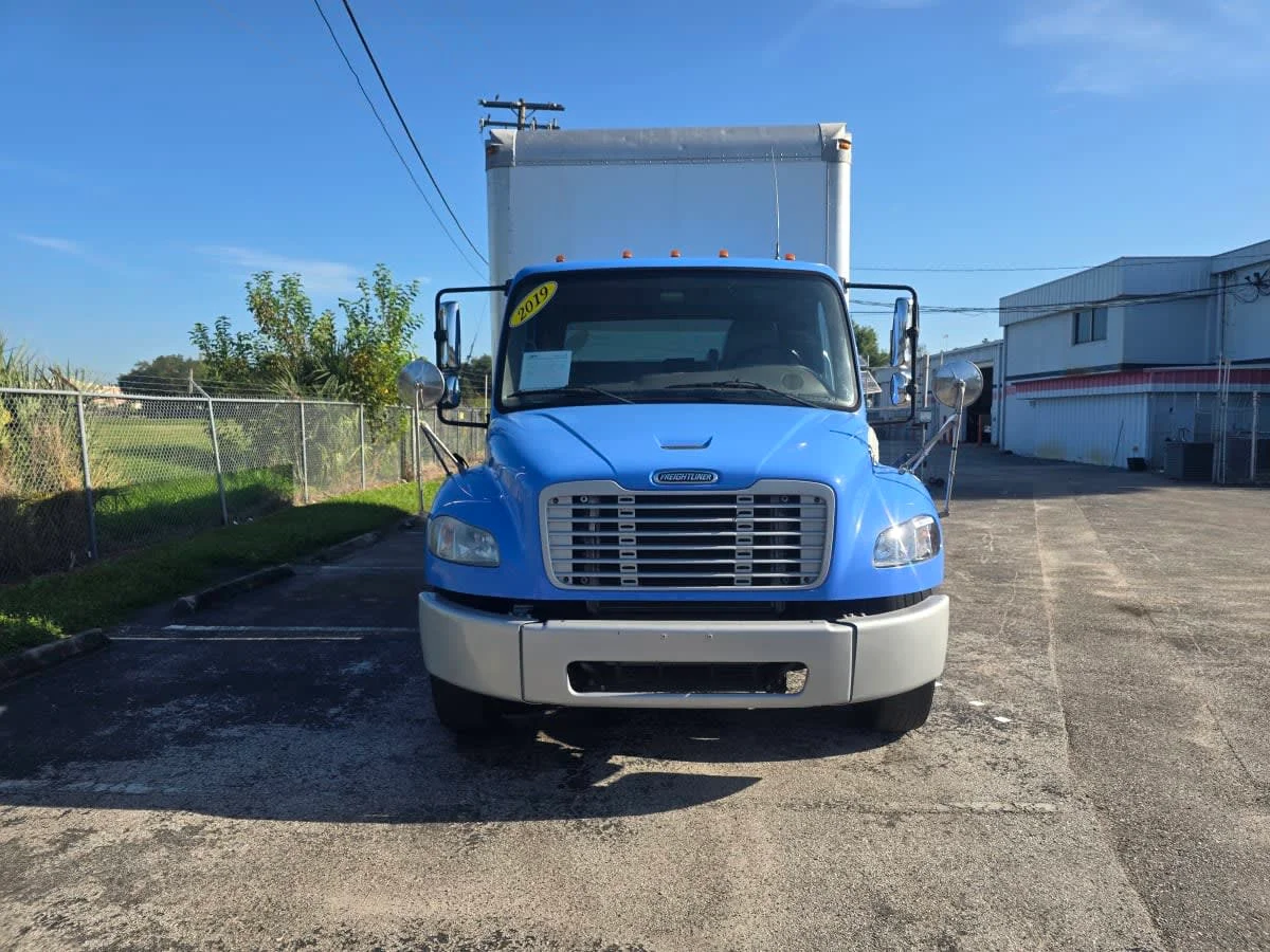 2019 Freightliner M2 106 in Tampa, FL — photo 2