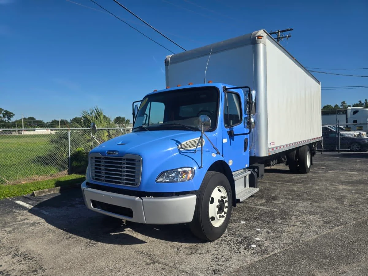 2019 Freightliner M2 106 in Tampa, FL — photo 3