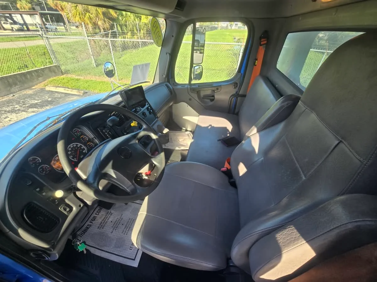 2019 Freightliner M2 106 in Tampa, FL — photo 7