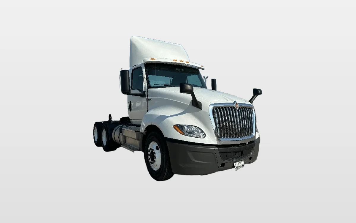 2018 International LT - image 1