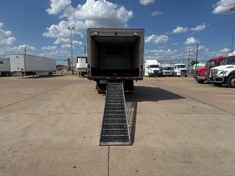 2020 Isuzu NRR in Dallas, TX — photo 9