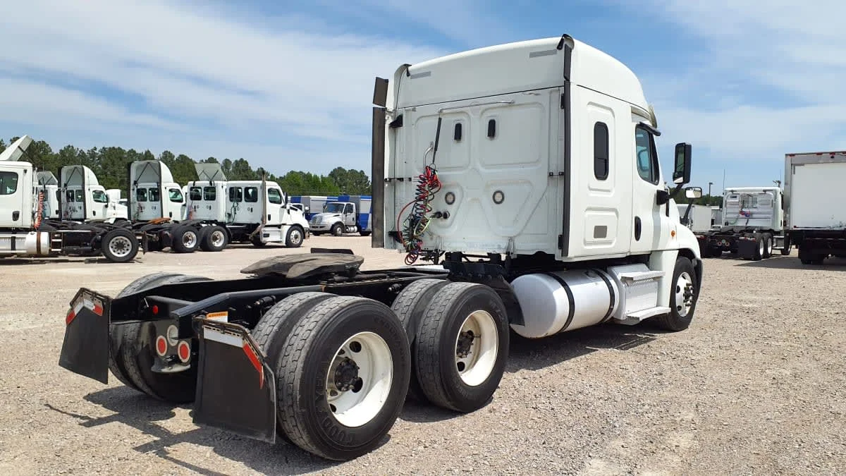 2020 Freightliner Cascadia in Birmingham, AL — photo 4