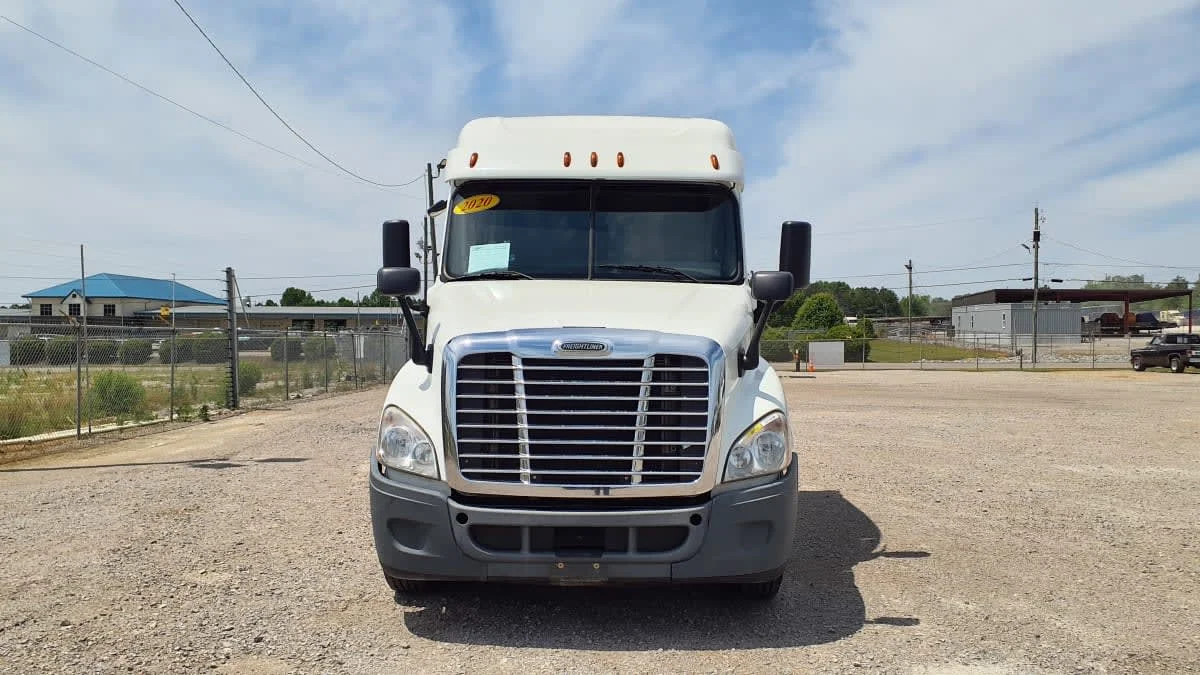 2020 Freightliner Cascadia in Birmingham, AL — photo 2