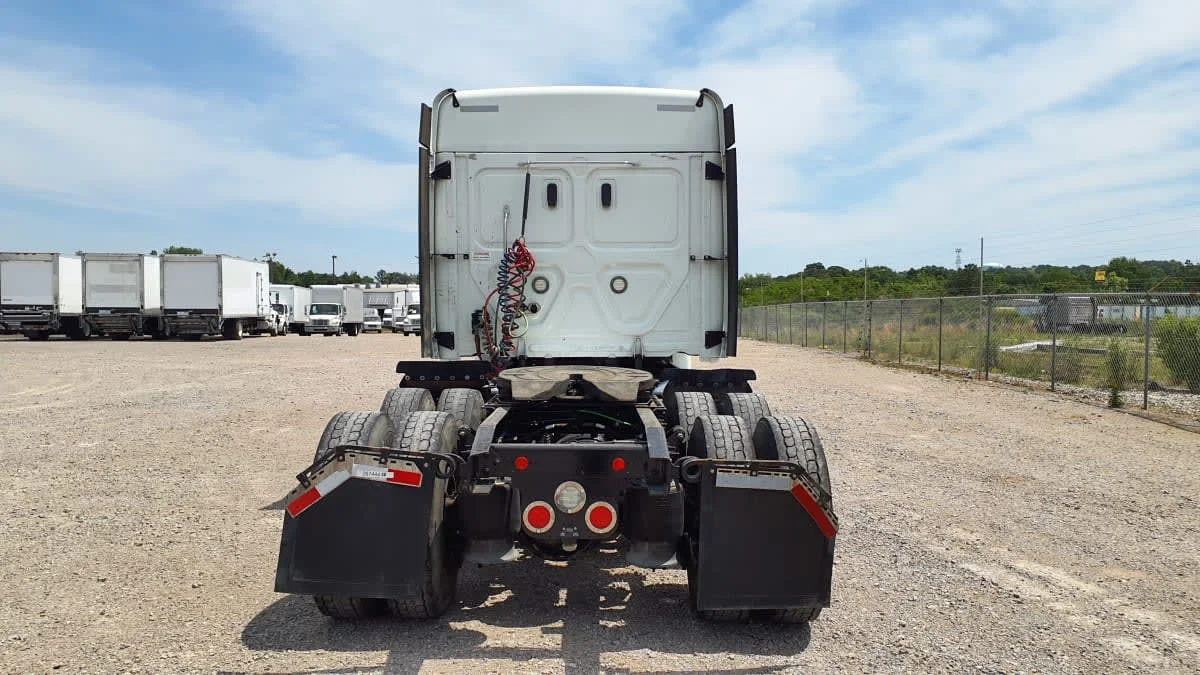 2020 Freightliner Cascadia in Birmingham, AL — photo 5