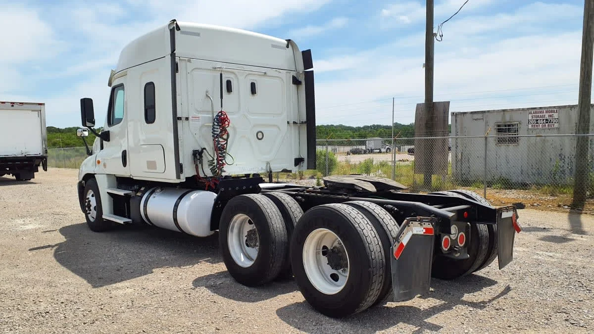 2020 Freightliner Cascadia in Birmingham, AL — photo 6
