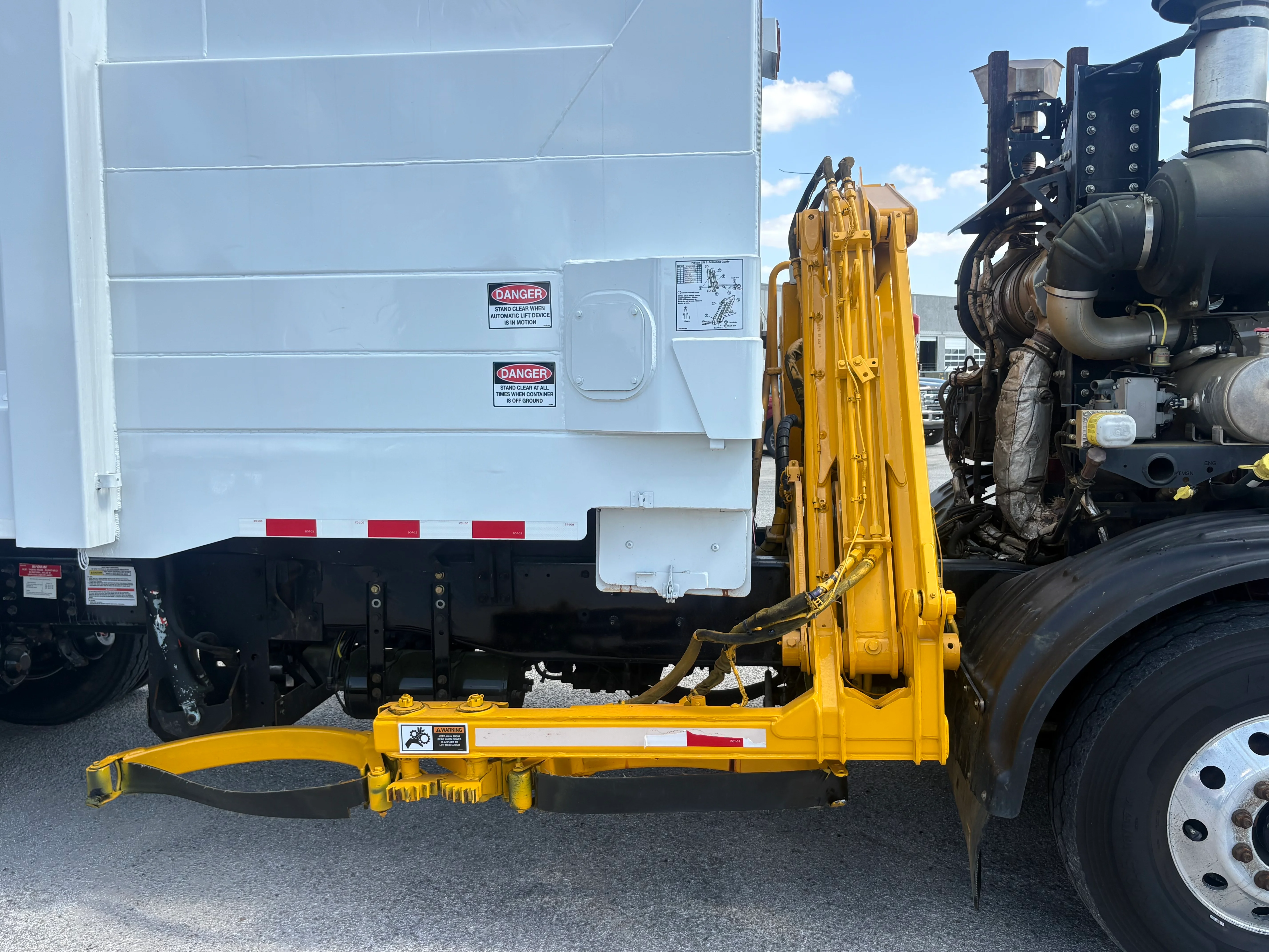 2019 Autocar in San Antonio, TX — photo 6