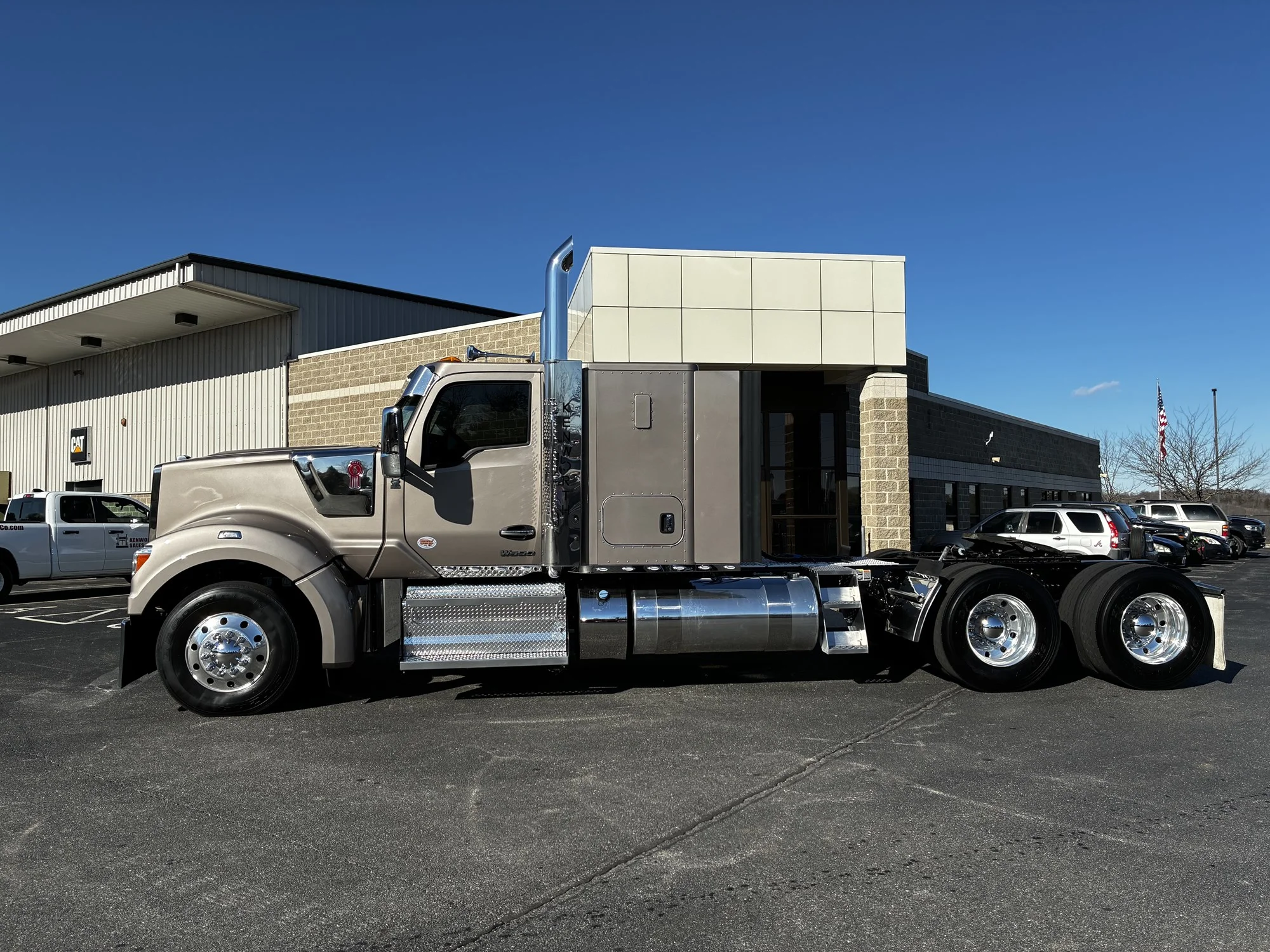 2025 Kenworth W990 - image 2