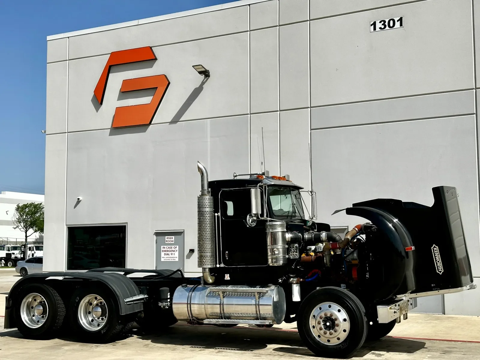 2003 Kenworth W900 in Hutchins, TX — photo 9
