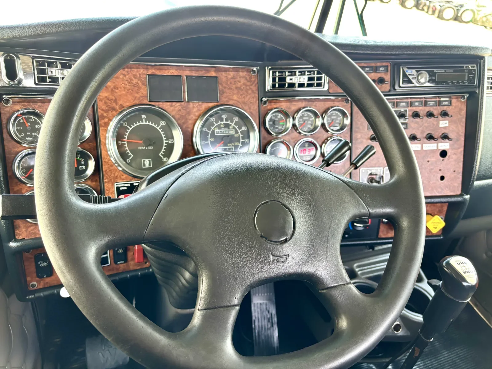2003 Kenworth W900 in Hutchins, TX — photo 16