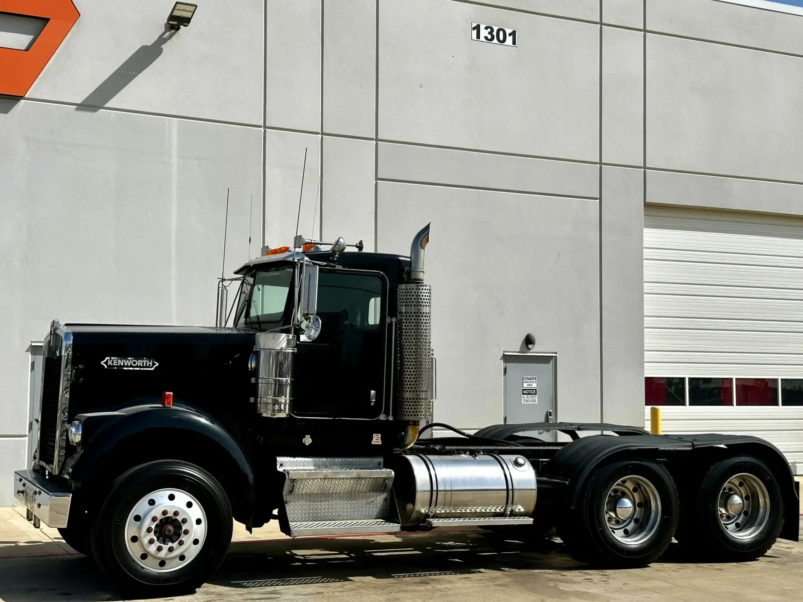 2003 Kenworth W900 in Hutchins, TX — photo 2