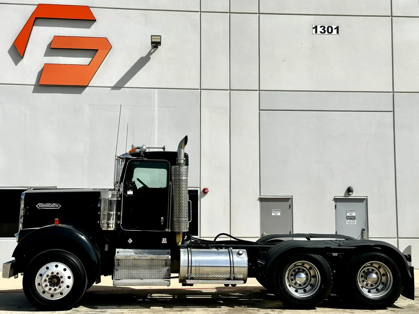 2003 Kenworth W900 in Hutchins, TX — photo 4
