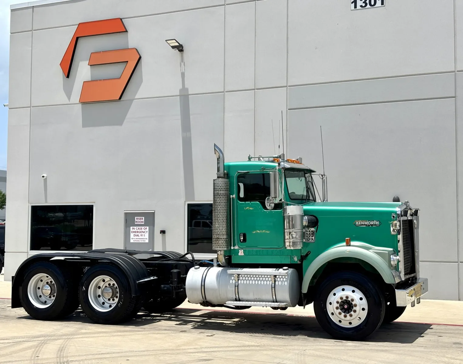 2003 Kenworth W900 in Hutchins, TX