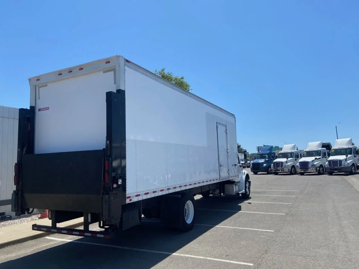 2018 Freightliner M2 106 in San Diego, CA — photo 4