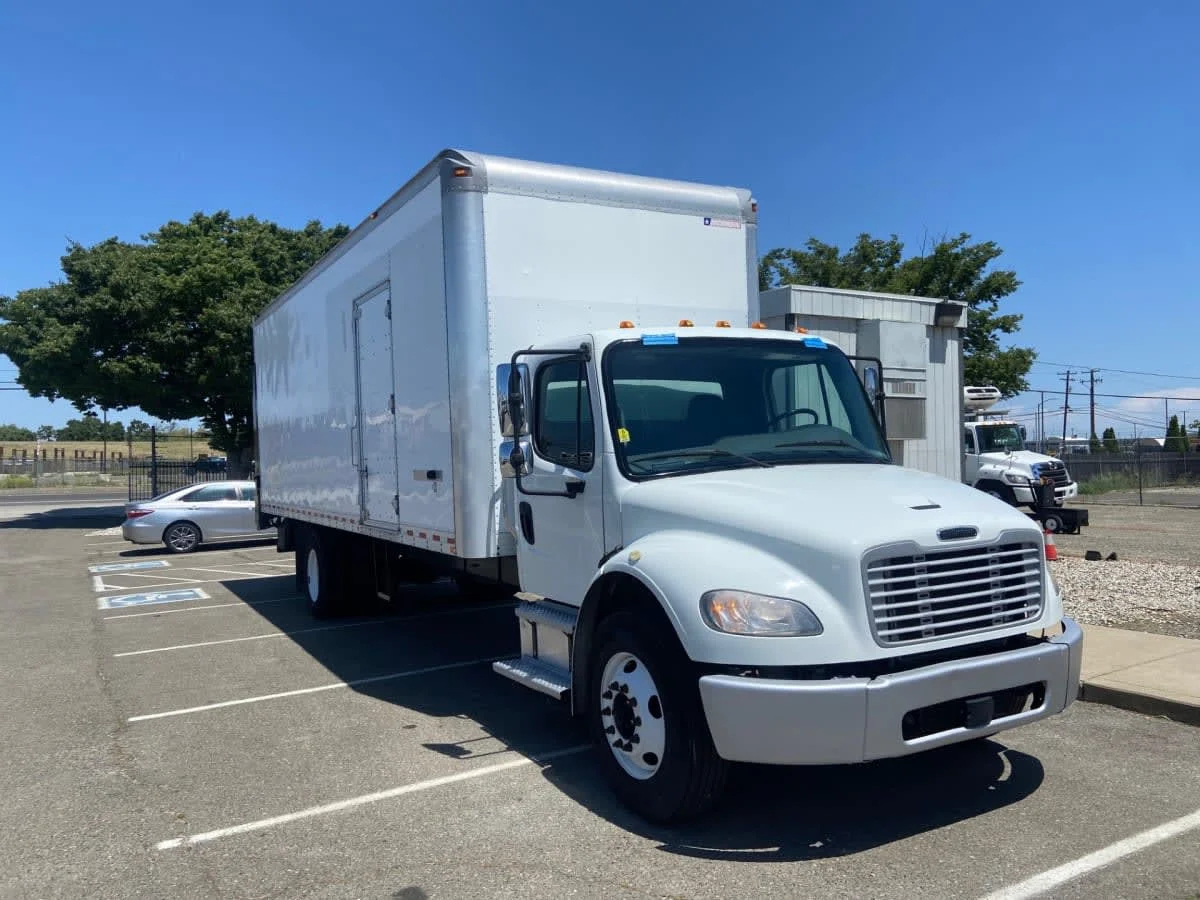 2018 Freightliner M2 106 in San Diego, CA — photo 3