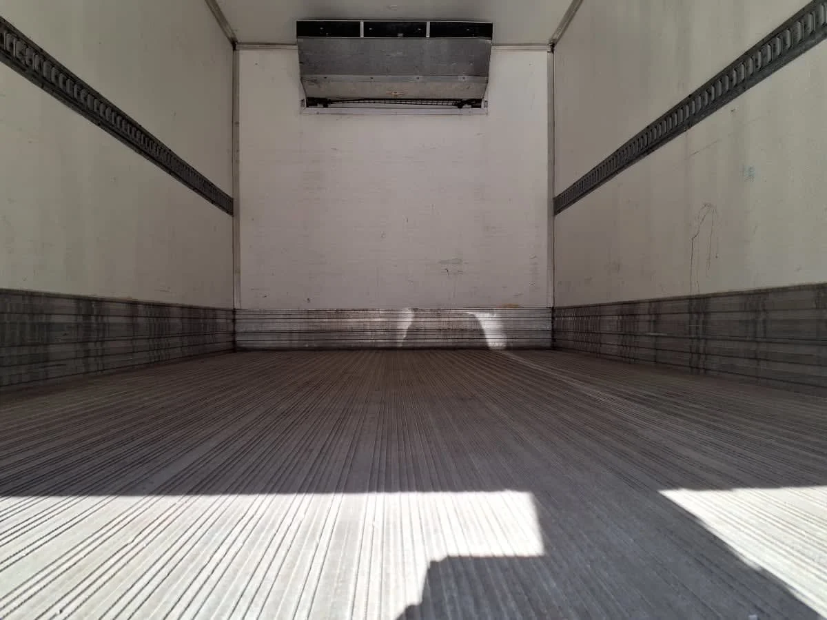 2018 Isuzu NPR - image 9