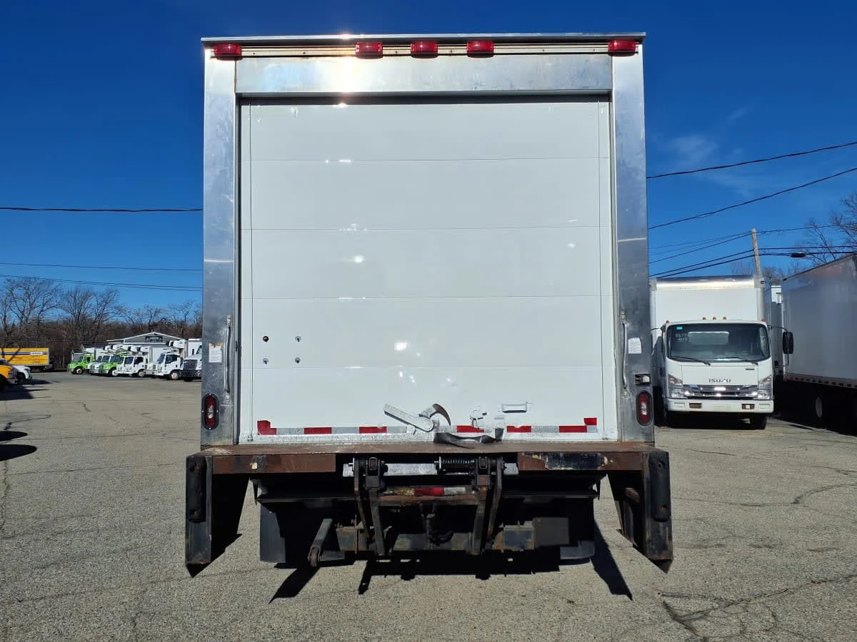 2018 Isuzu NPR - image 5