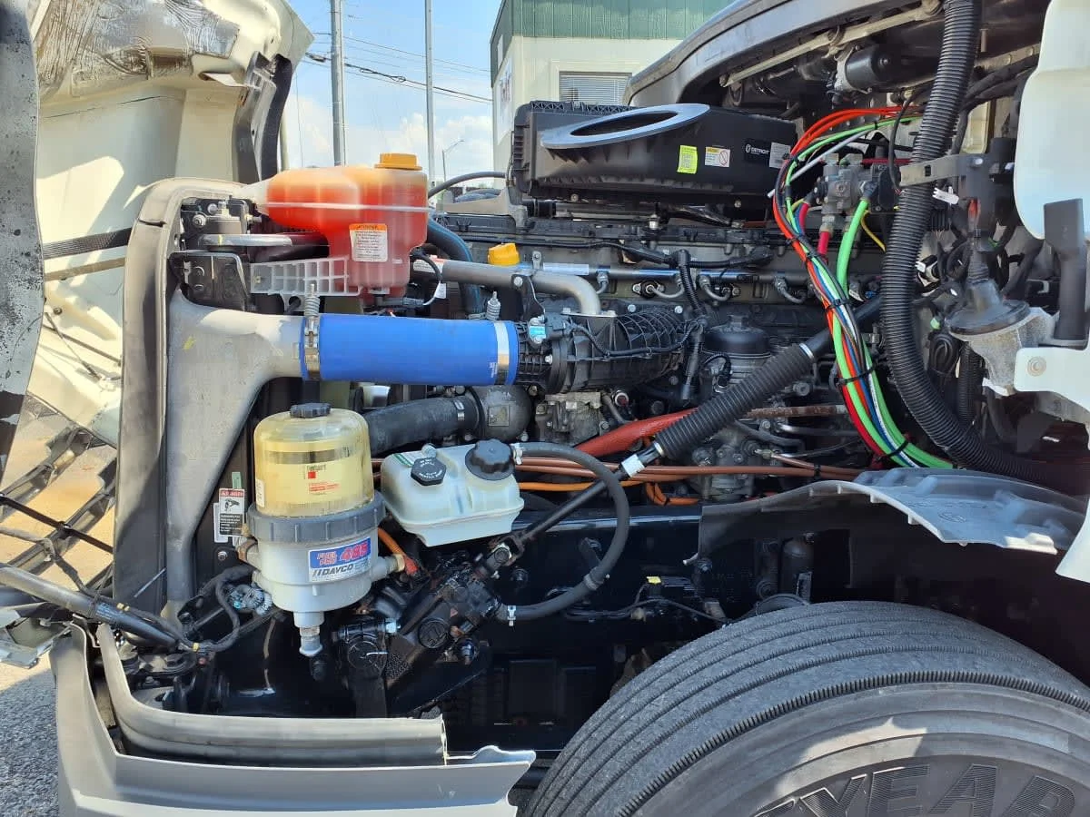 2023 Freightliner Cascadia in Knoxville, TN — photo 8