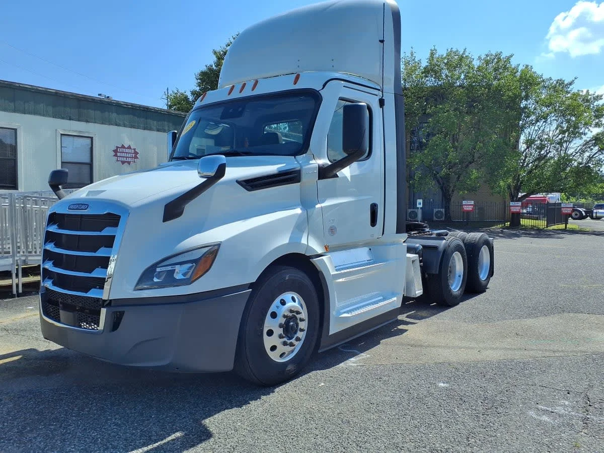2023 Freightliner Cascadia in Knoxville, TN