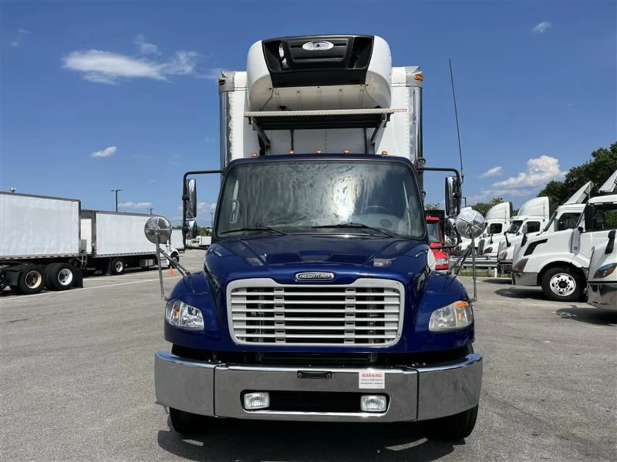 2018 Freightliner M2 106 - image 2