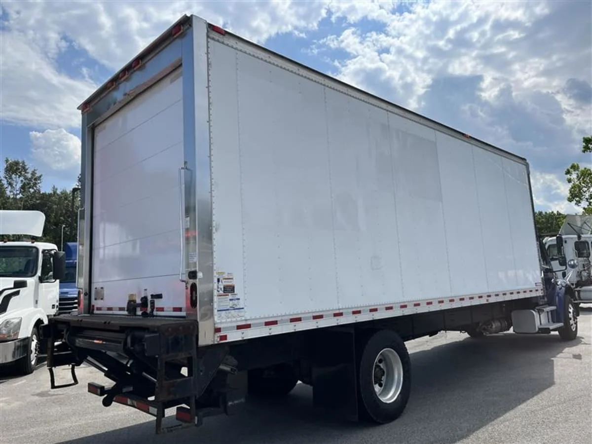 2018 Freightliner M2 106 in Beltsville, MD — photo 4