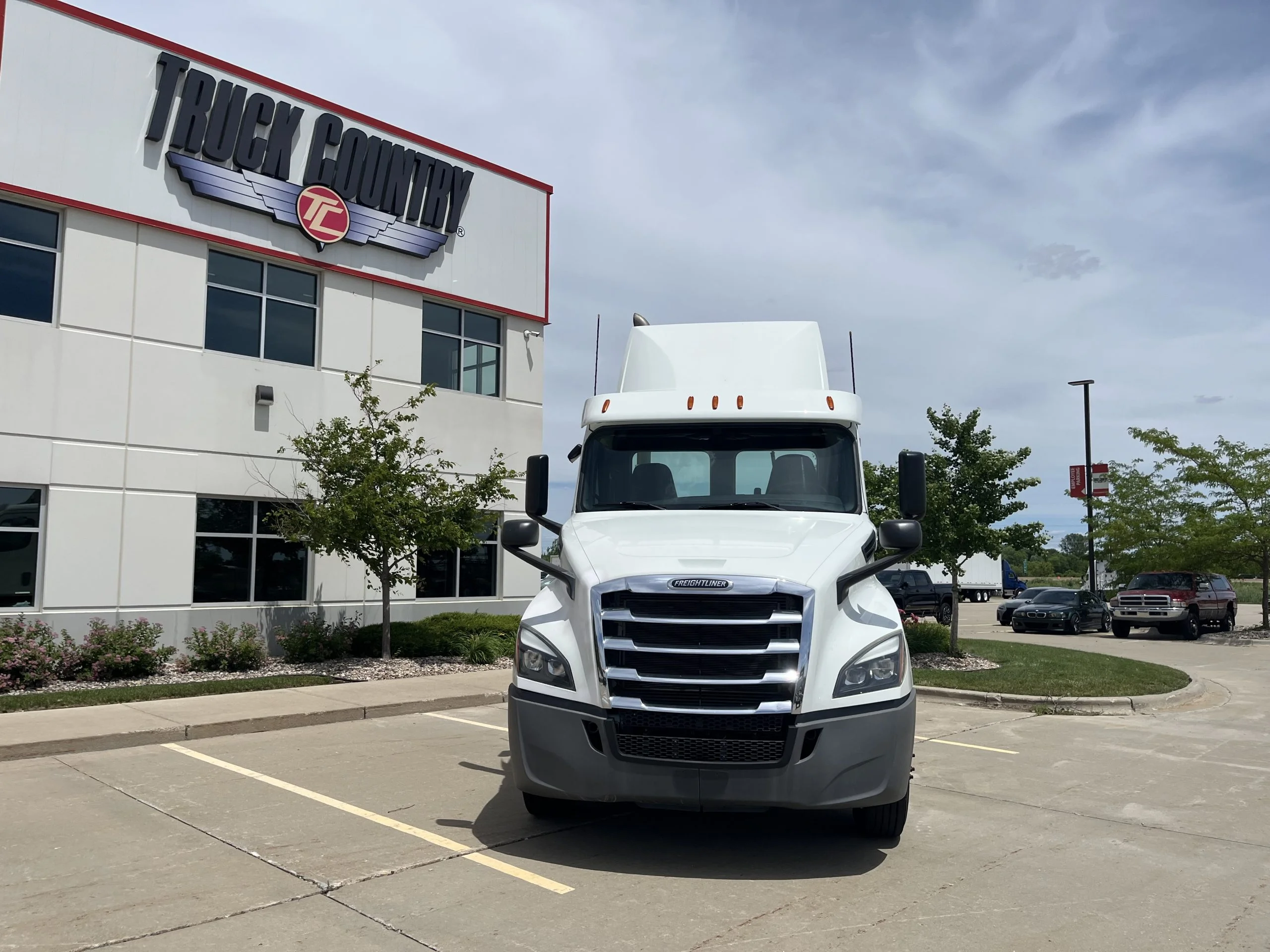 2019 Freightliner Cascadia in Shullsburg, WI — photo 2