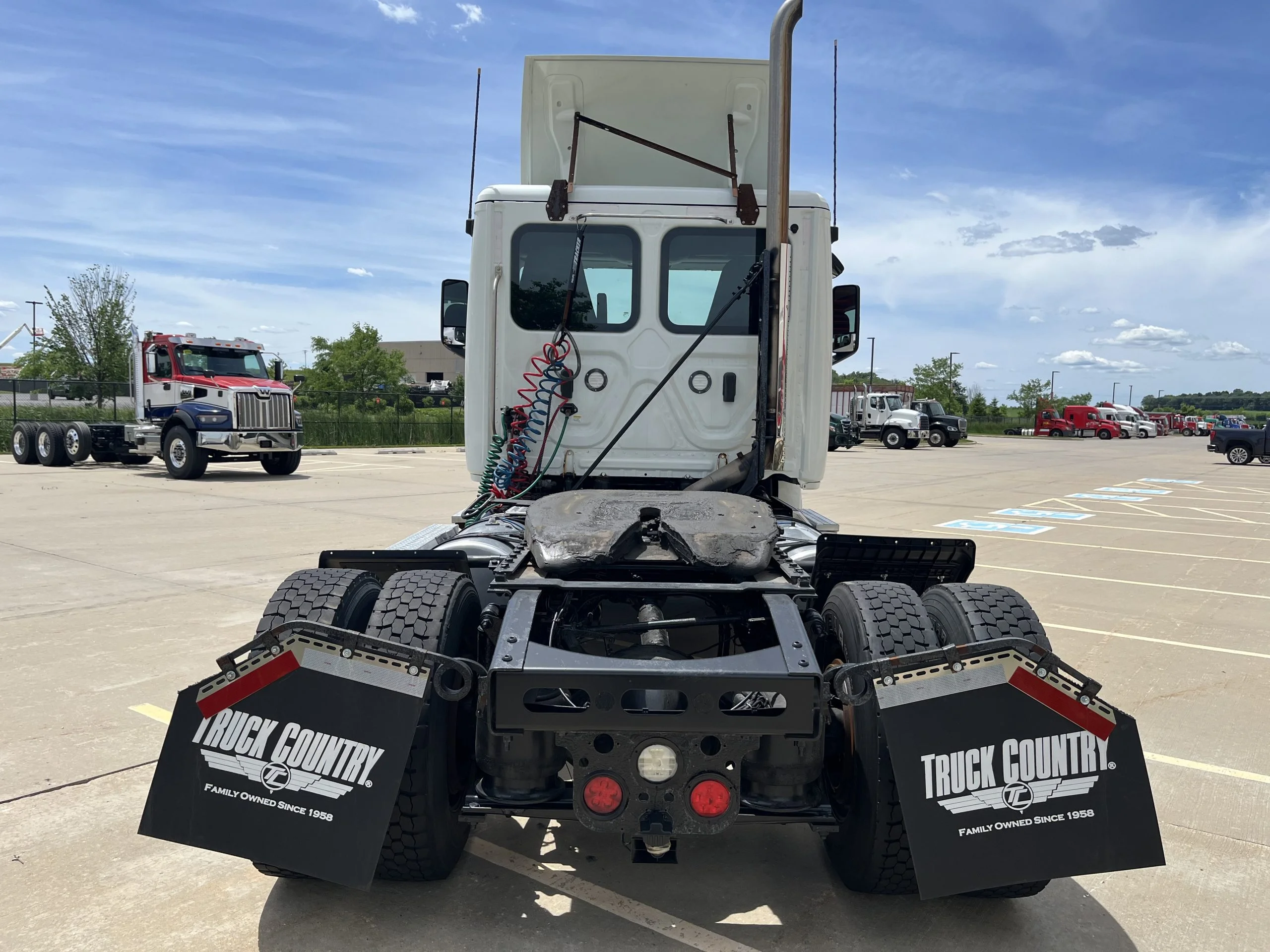 2019 Freightliner Cascadia in Shullsburg, WI — photo 4