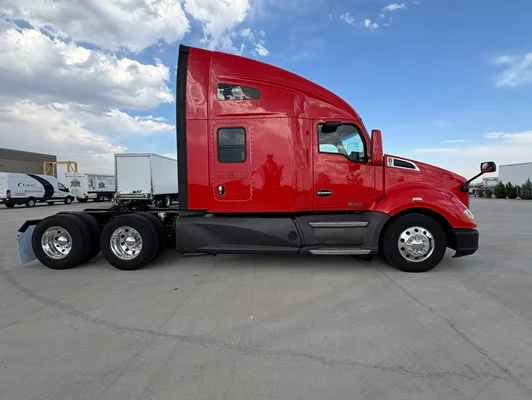 2022 Kenworth T680 in Englewood, CO — photo 10