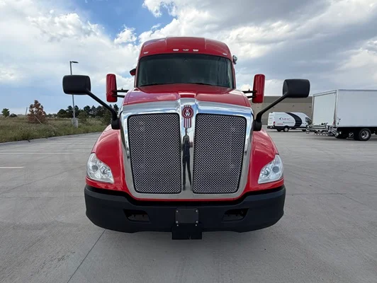 2022 Kenworth T680 in Englewood, CO — photo 7
