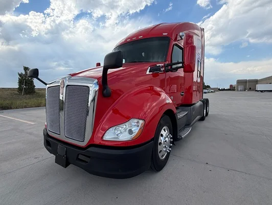 2022 Kenworth T680 in Englewood, CO — photo 2