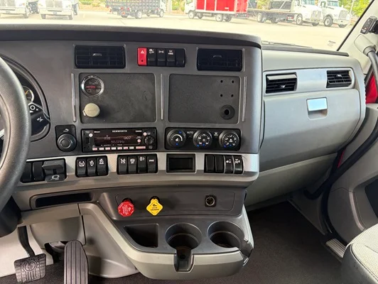 2022 Kenworth T680 in Englewood, CO — photo 15