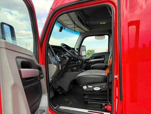 2022 Kenworth T680 in Englewood, CO — photo 12