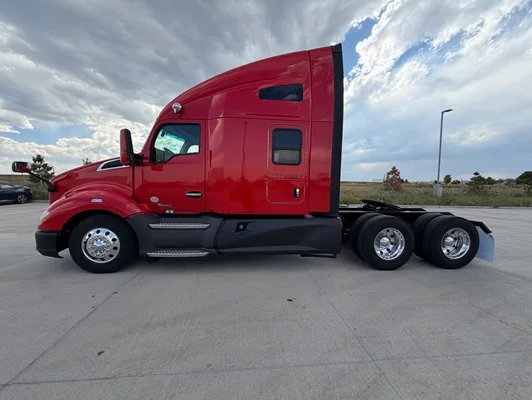 2022 Kenworth T680 in Englewood, CO — photo 8