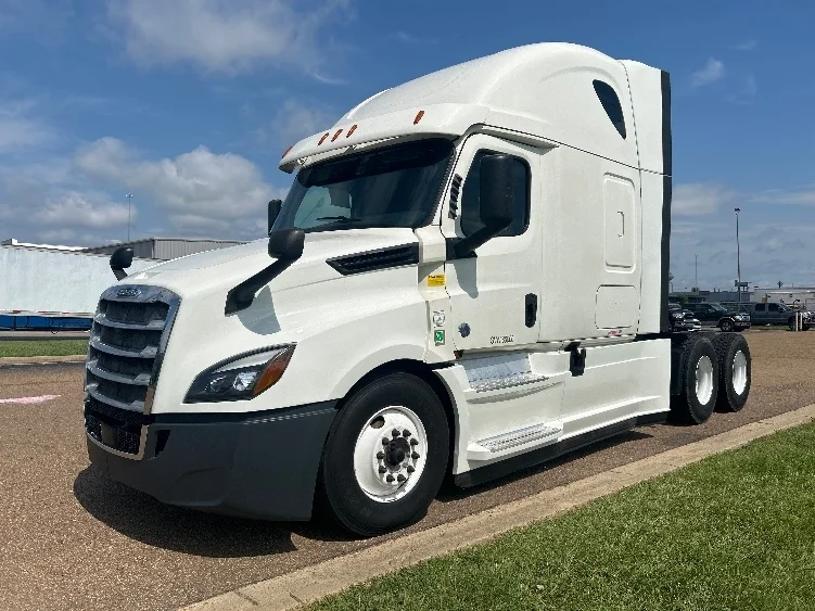 2020 Freightliner Cascadia in Jackson, MS — photo 3