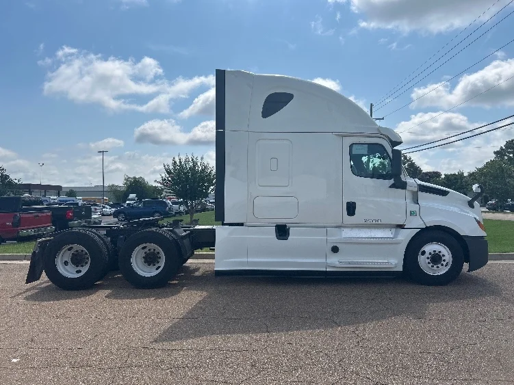 2020 Freightliner Cascadia in Jackson, MS — photo 8