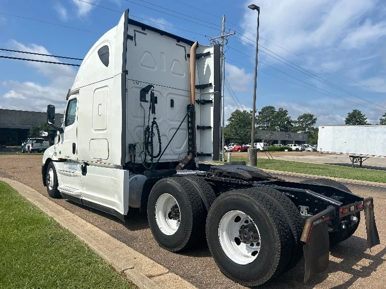 2020 Freightliner Cascadia in Jackson, MS — photo 5