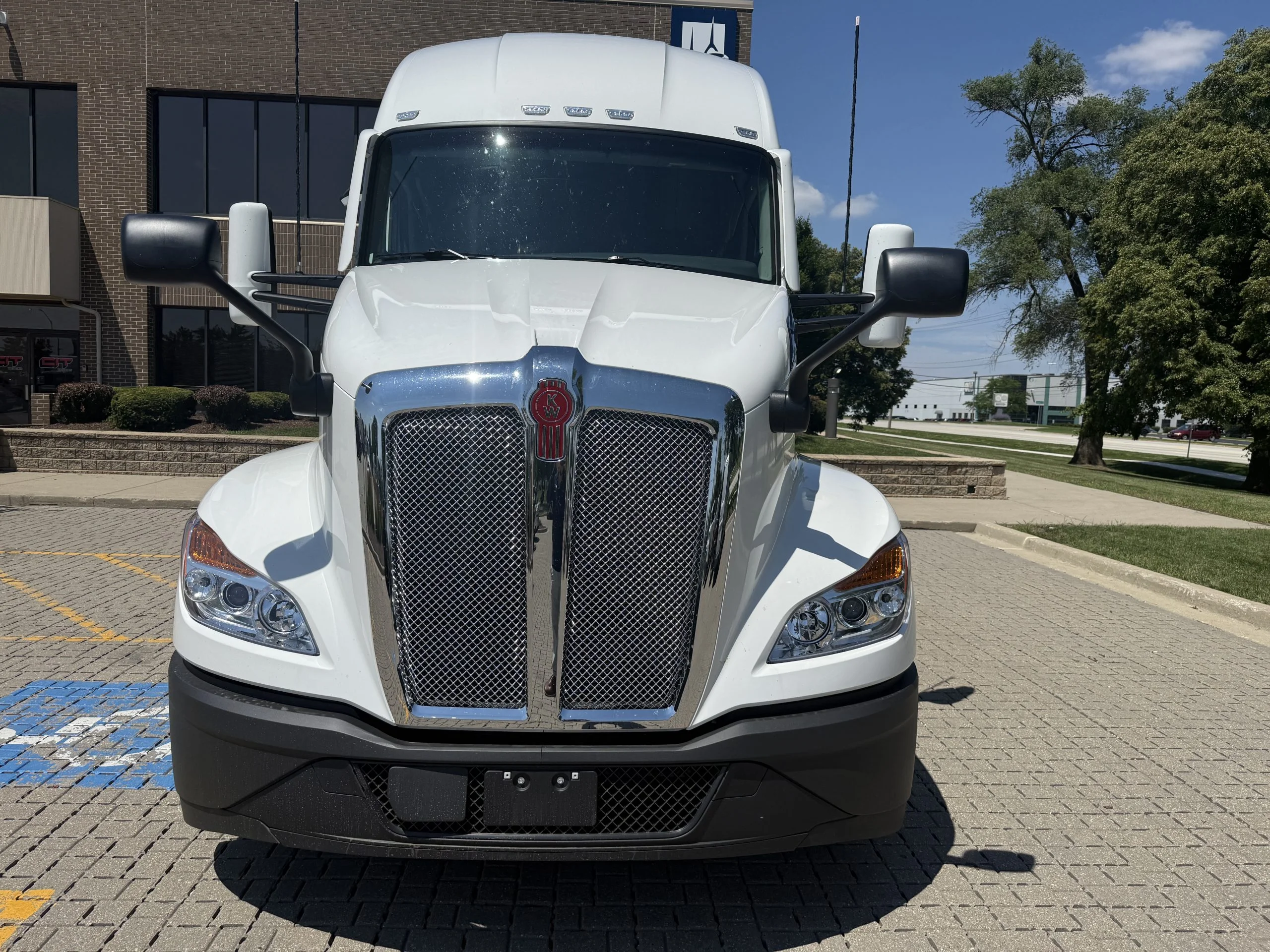 2026 Kenworth in Wood Dale, IL — photo 2