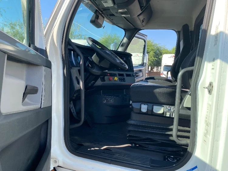 2021 Freightliner Cascadia in Phoenix, AZ — photo 9