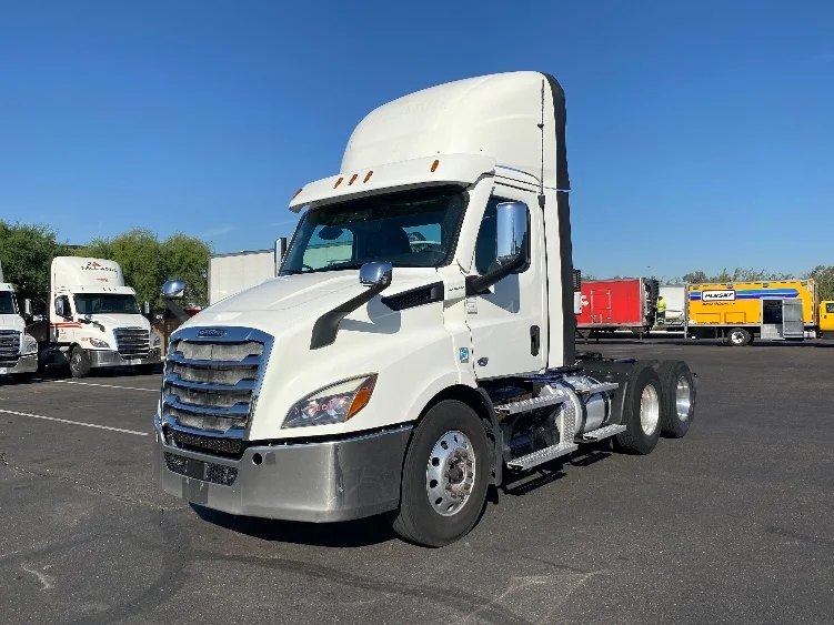2021 Freightliner Cascadia in Phoenix, AZ — photo 3